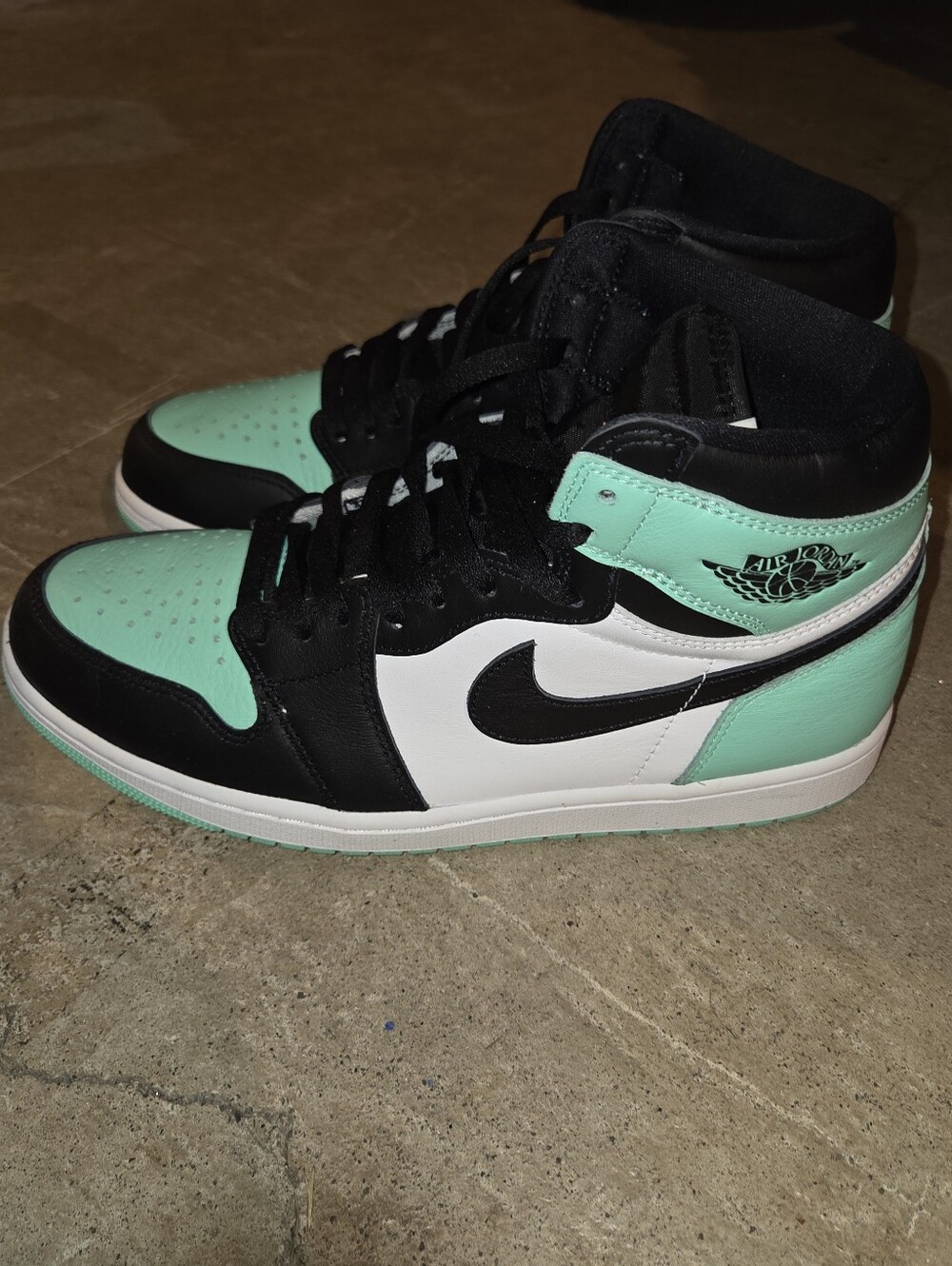 Nike Air Jordan 1 Mid Tropical Twist Women's Size 10.5